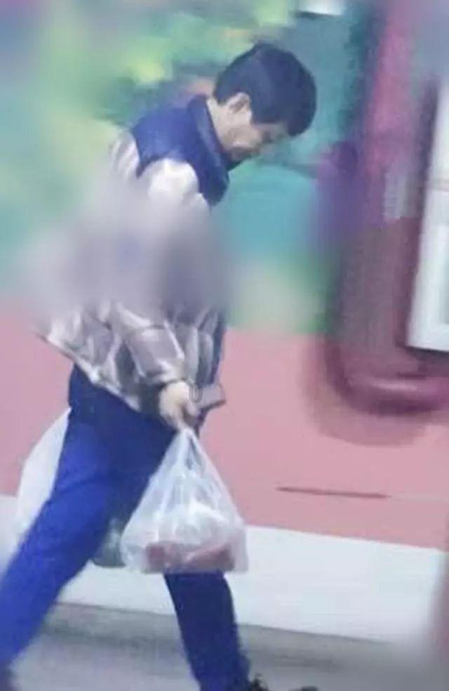 夏季纽扣裙